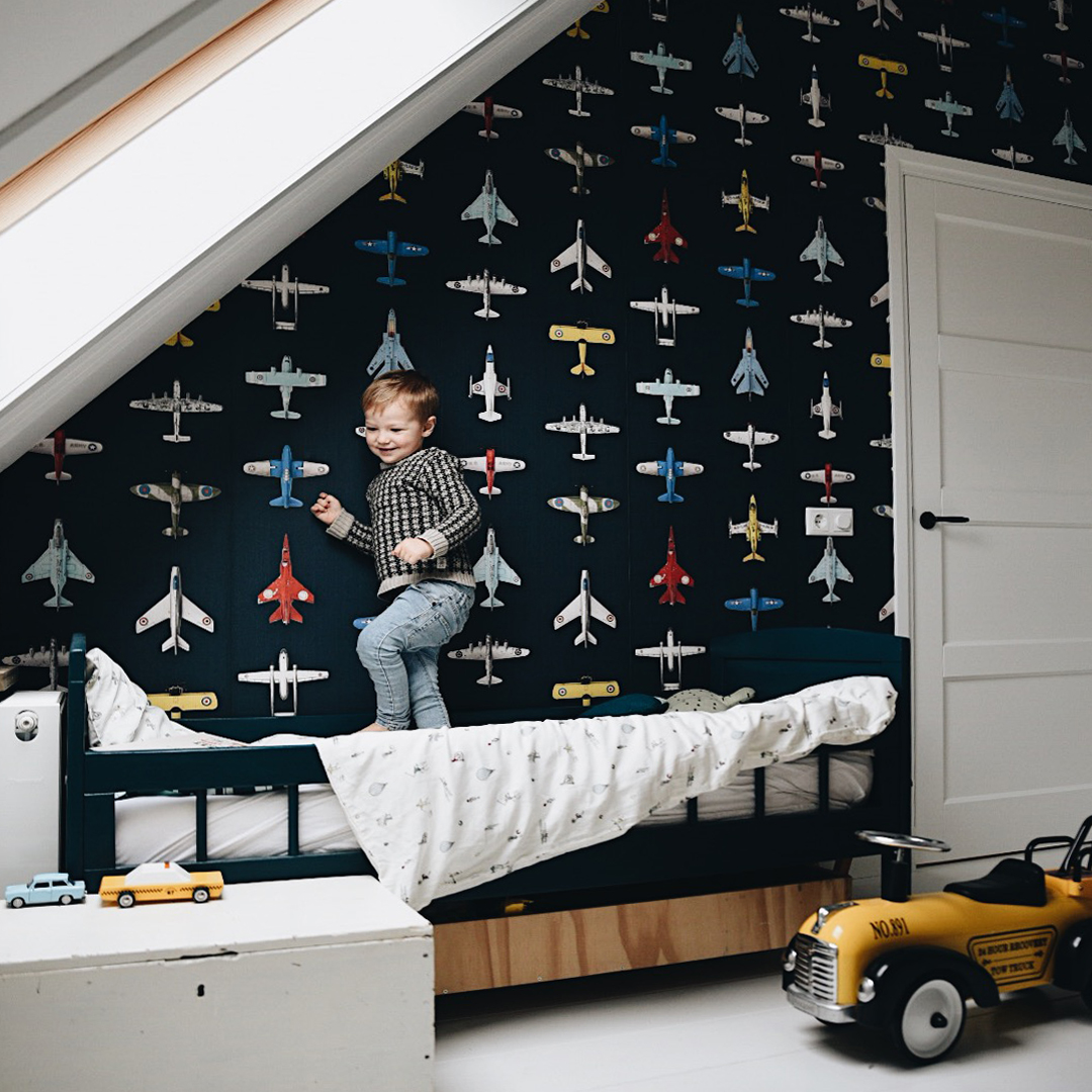 Boysroom with airplanes